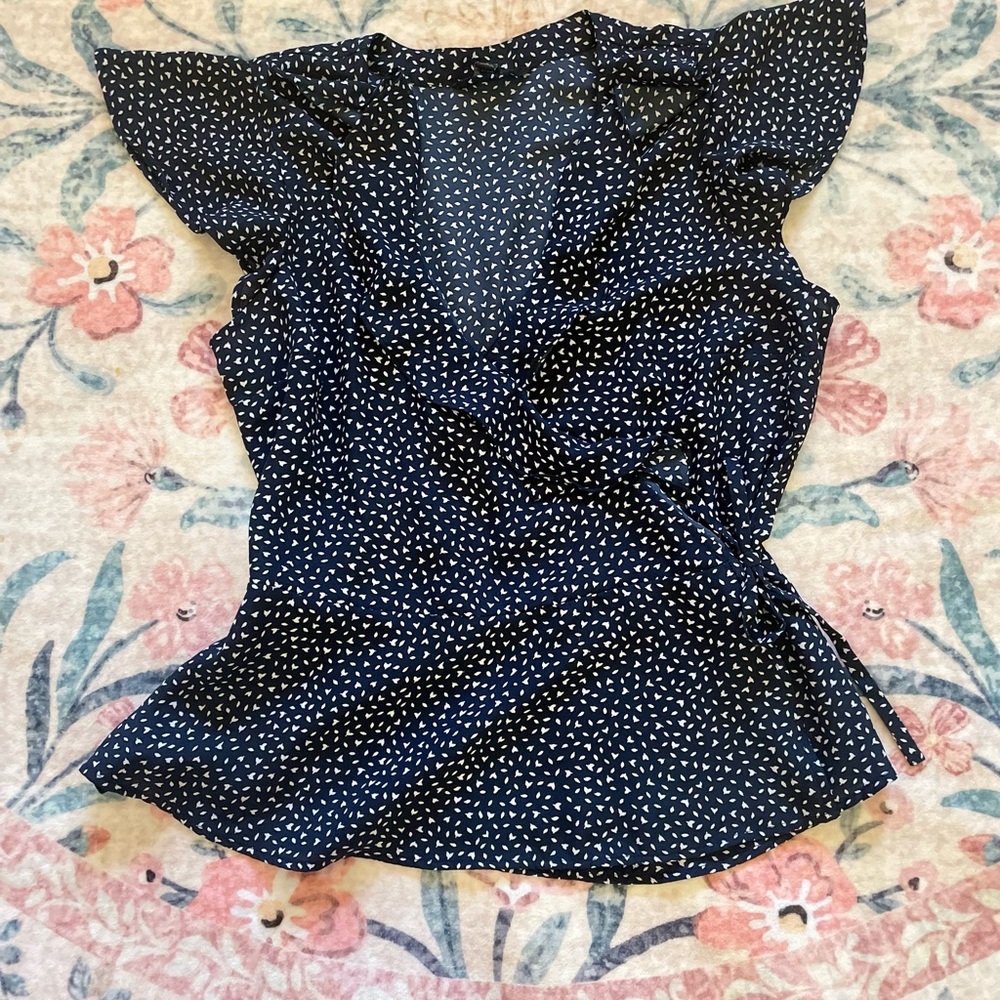 BANANA REPUBLIC Short Sleeve Leaf Ruffle Wrap Blouse Navy & Blue Small NWOT